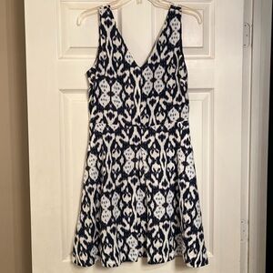 Super cute dress with pockets!